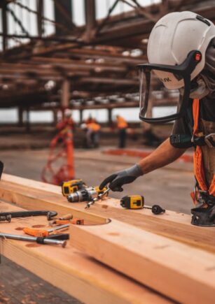 Reinterprets the classic bookshelf